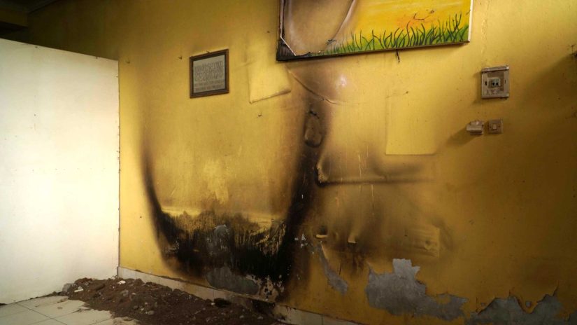 Barang-barang milik warga yang hangus terbakar akibat fenomena rumah api di Seyegan, Sleman.